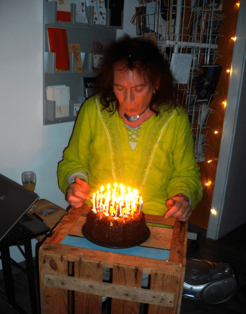 Chris Uray Kerzen ausblasen Geburtstag 14. Maerz 2019