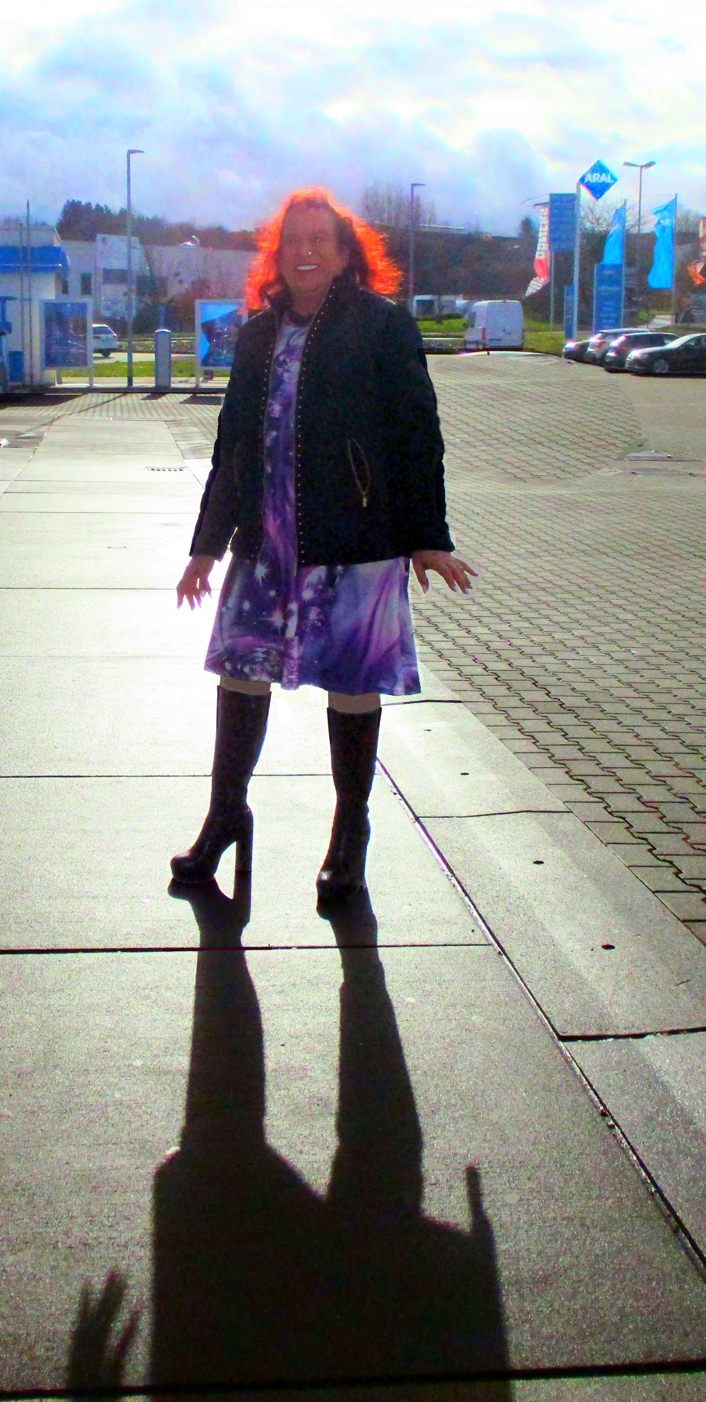 Aral Konken Chris Uray Frau Dame Lady Frauenrechte rote Haare Rock Hiigh Heel Stiefel Faschingsdienstag 2026